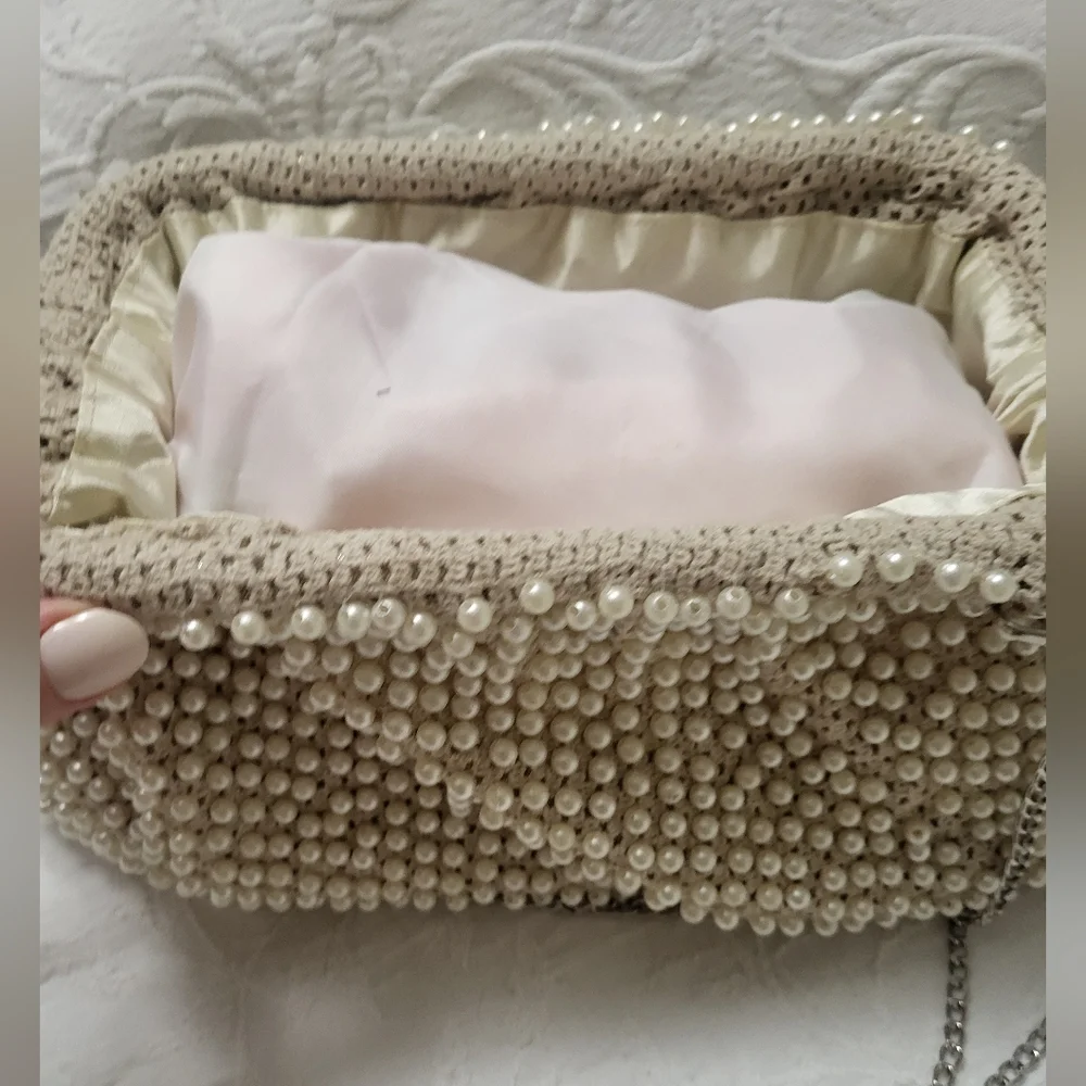 Elegant Cream Beaded Clutch with Curved Frame - Picture 13 of 15